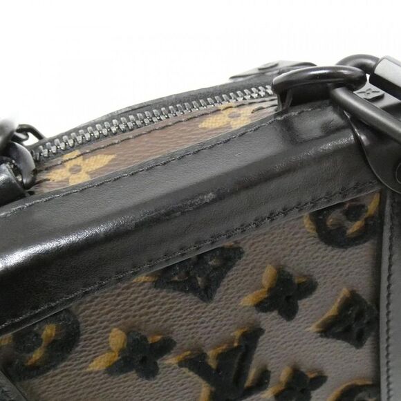 Louis Vuitton Monogram Taftage Shoulder Bag - Picture 4 of 9